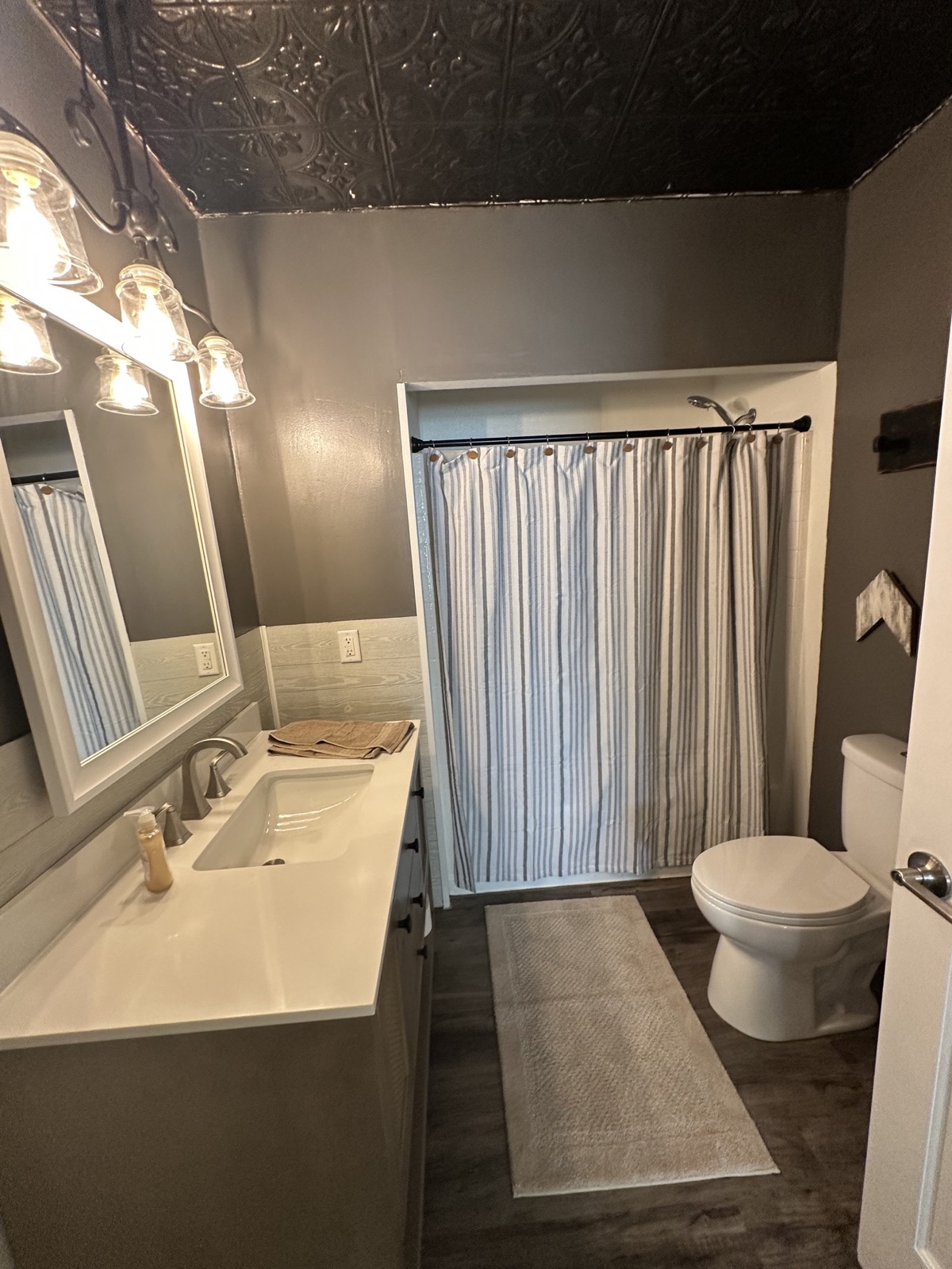 Cherry Street Cottage interior