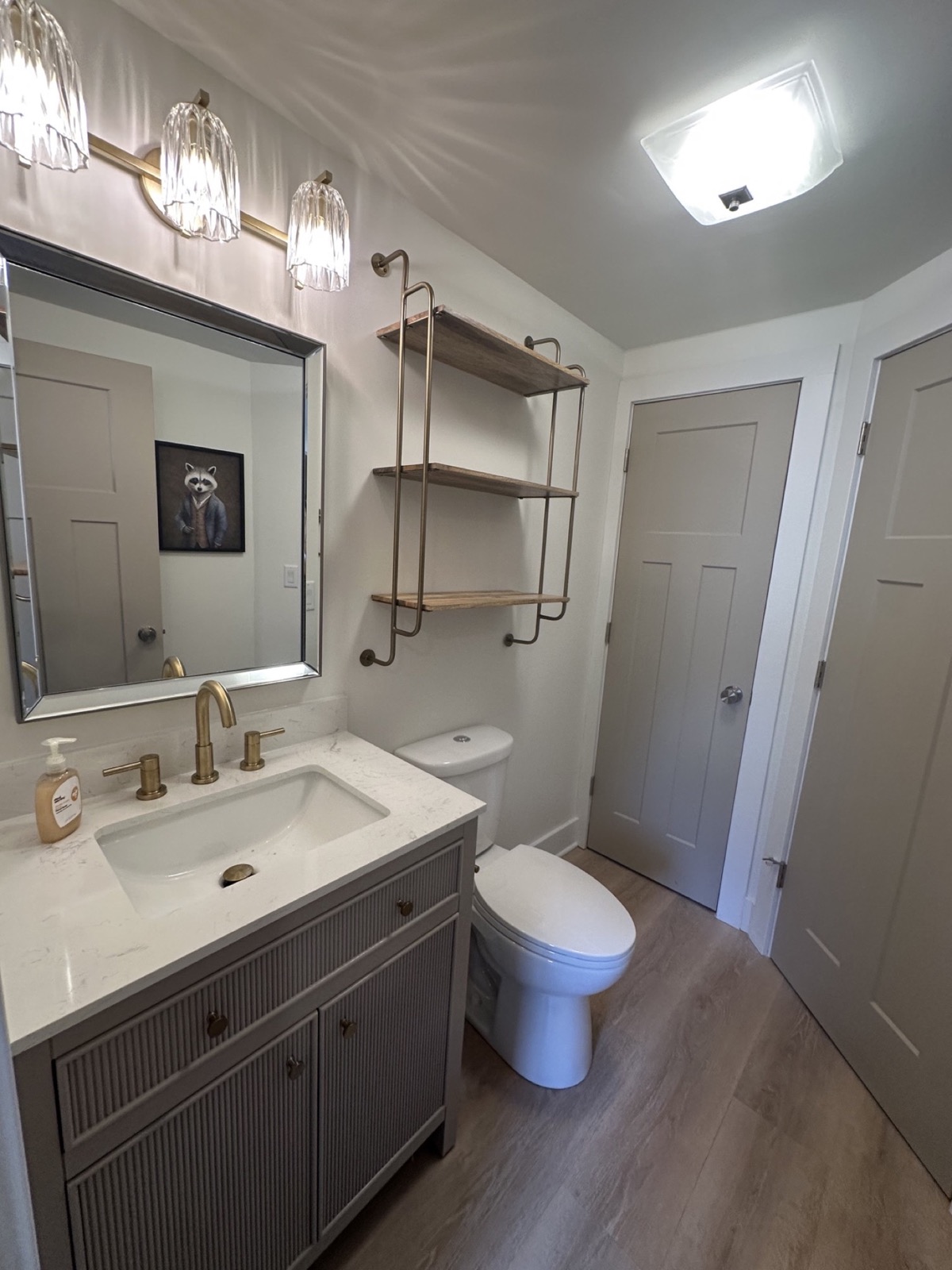 Second bathroom at West Wall Retreat